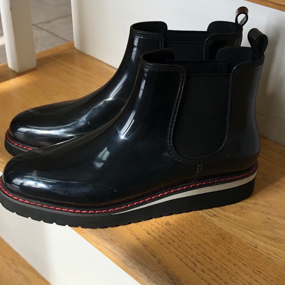 COUGAR Kensington Boots, Black Patent, EUC